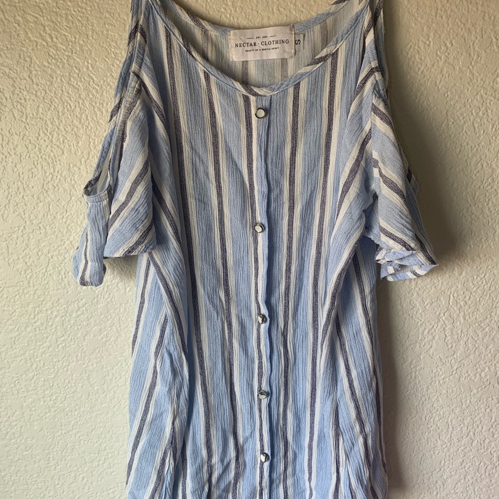 ✨Open shoulder flowy tank✨